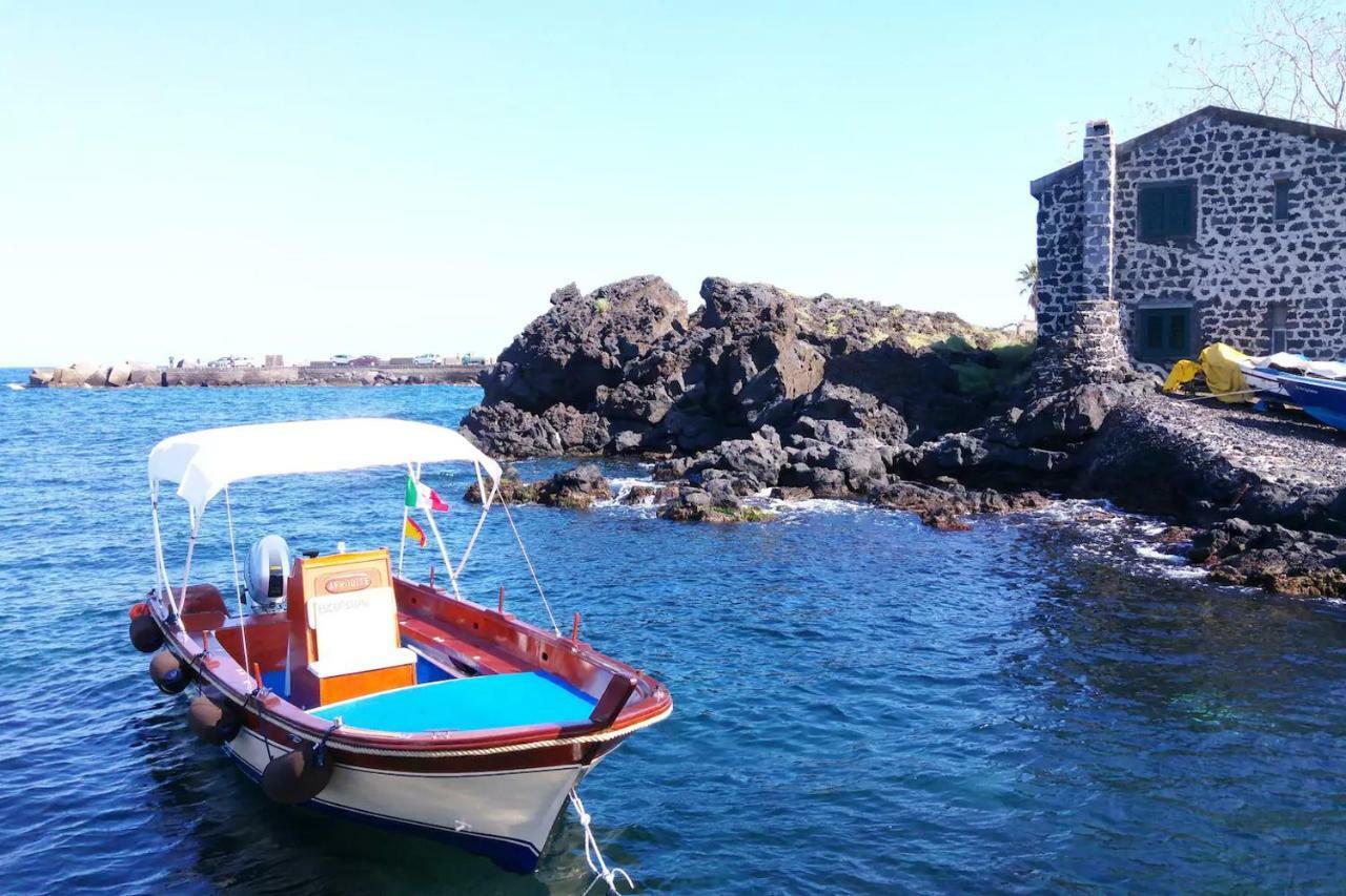 Villa Casa Del Sole Con Vista Sull'Etna A 200 Mt Dal Mare à Acireale Extérieur photo
